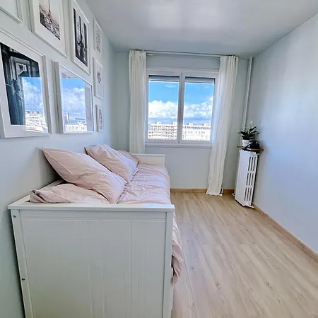 5 Minutes Metro Free Parking 2 Bedrooms 4-6p Near Paris