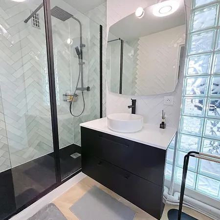 5 Minutes Metro Free Parking 2 Bedrooms 4-6p Near Paris *